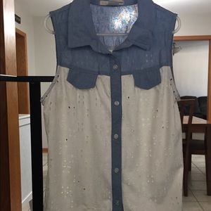 Girls size medium sleeveless button up shirt